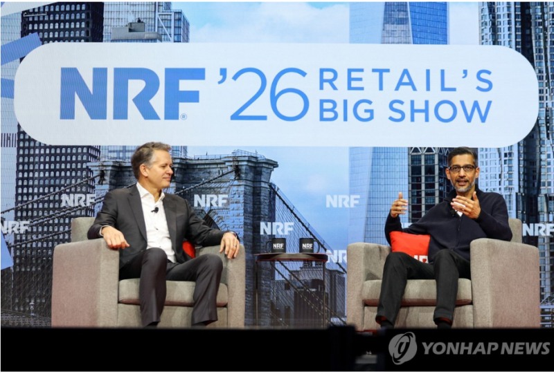 구글은 11일(현지시간) 월마트 등과 손잡고 자사 AI 챗봇 제미나이 앱에서 에이전틱 커머스 서비스를 도입한다고 밝혔다. 사진=로이터통신, 연합뉴스