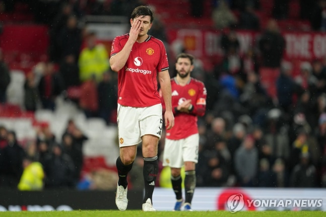 경기장 걸어 나가는 해리 매과이어 / 사진=연합뉴스