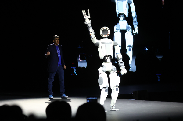 CES 2026서 공개한 현대차그룹 아틀라스·LG전자 클로이드.