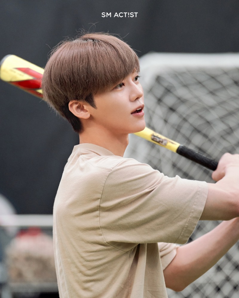 ‘와인드업’ NCT 제노·재민, 야구 연습 비하인드 스틸 공개…투수와 타자로 변신 예고