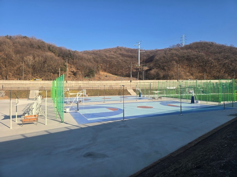 성남시 판교 대장저류지에 조성한 농구장 (성남시 제공)