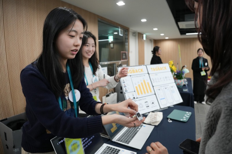 지난 10일 서울 마포구 프론트원에서 진행된 2025 JA Company of the Year 국내대회 결선에서 트레이드 페어가 진행되고 있다.