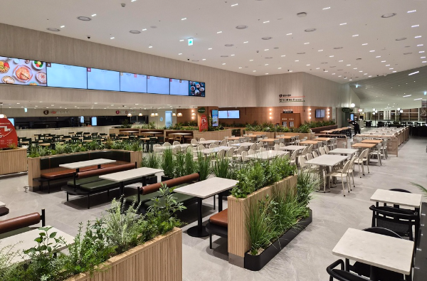 1월 14일 오픈한 인천국제공항 고메브릿지 T2 동편점 홀 모습