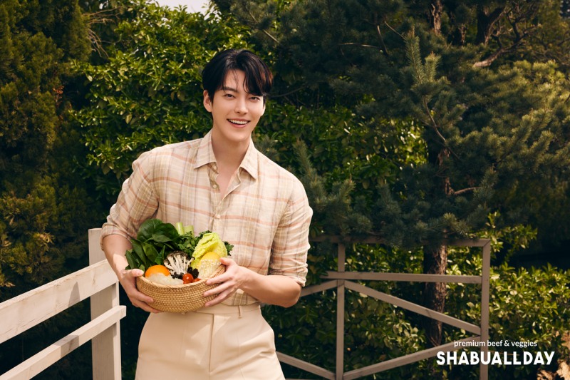 샤브올데이 모델 김우빈, 2025년 12월 배우 브랜드평판 1위