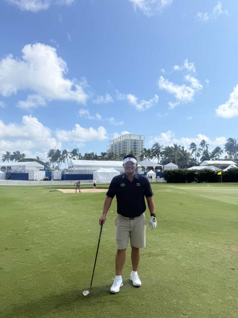 이승택이 소니오픈 연습 라운드 후 포즈를 취하고 있다. /비넘버원