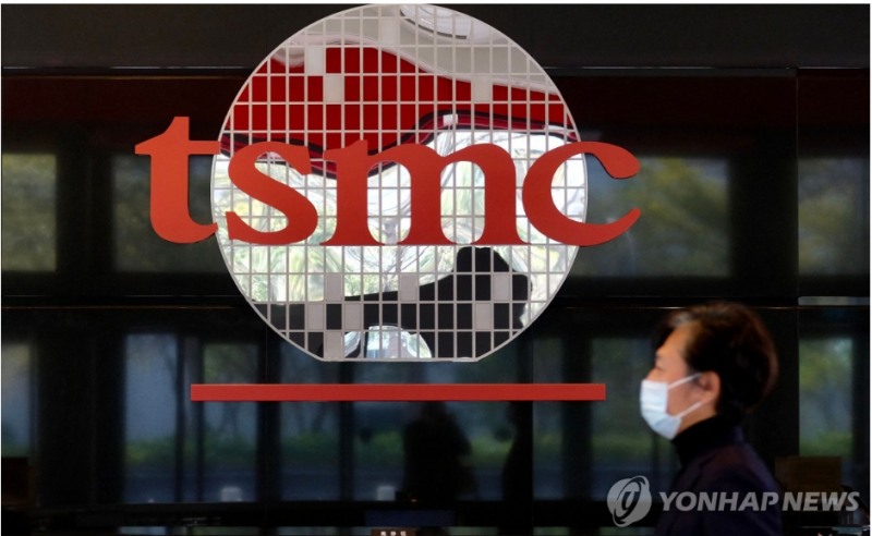 글로벌 파운드리(반도체 위탁생산) 1위인 대만 TSMC가 15일(현지시간) 4분기 사상 최대실적에 힘입어 4.4% 급등하는 등 반도체주들이 일제히 반등했다. 사진=AFP, 연합뉴스