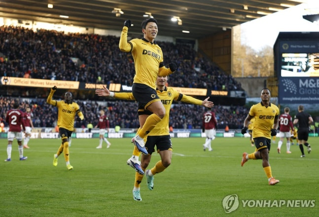 골세리머니를 펼치는 황희찬 / 사진=연합뉴스