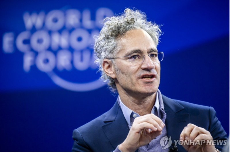 AI 소프트웨어 개발업체인 팔란티어와 HD현대는 소프트웨어 공급계약을 맺는다고 로이터통신이 20일(현지시간) 보도했다. 사진=알렉스 카프 CEO, EPA, 연합뉴스