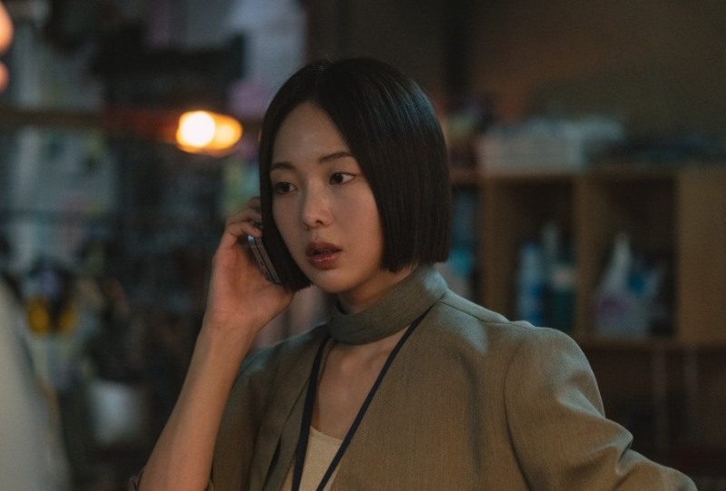 ‘블러디 플라워’ 금새록, 성공에 집착하는 검사로 날카로운 존재감 발산…차이연 캐릭터 스틸 공개