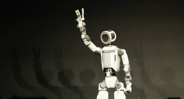 나는 아틀라스다 ... 현대차 공장에서 인간을 바라보는 로봇의 하루