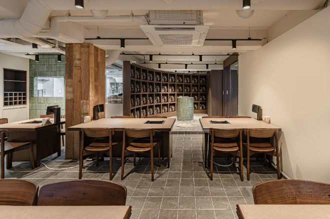 강원한우가 2026년 1월 서울 논현동에서 한우 전문 다이닝 공간 ‘맛배고기’를 오픈하며 소비자와의 직접적인 만남에 나섰다.