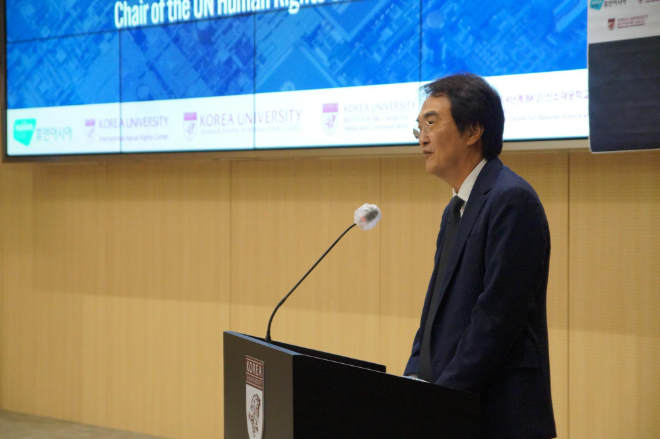 사진: 개회사 중인 서창록 휴먼아시아 대표