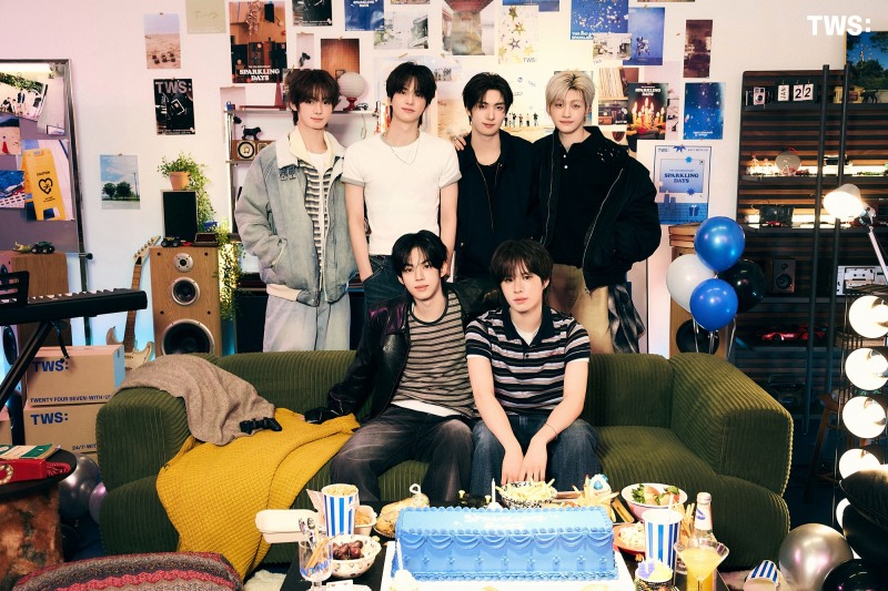TWS, 데뷔 2주년 기념 'Sparkling Photo' 공개…‘세련된 비주얼’