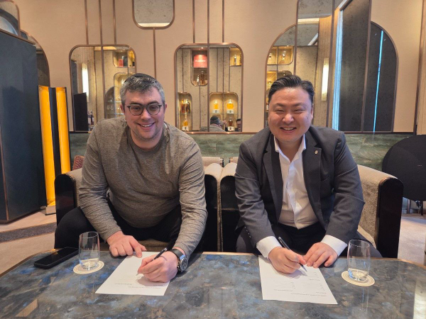 최준호 부회장과 오프체인랩스 AJ 워너 최고전략책임자(CSO, 왼쪽)