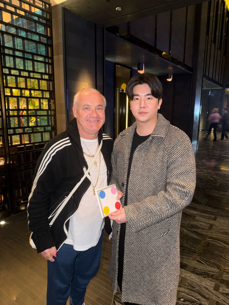 매니지먼트 피움 송자호 대표, 미술 거장 데미안 허스트과 조우