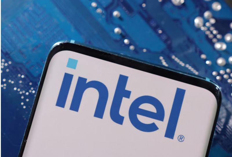 반도체주들이 23일(현지시간) 인텔 실적 전망 실망감에 주가가 17% 넘게 급락한 영향으로 뉴욕증시에서 혼조세로 마감했다. 사진=로이터통신, 연합뉴스