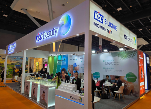 지난해 HPCI India 전시회에 참가한 KCC실리콘(KCC Beauty) 부스 전경