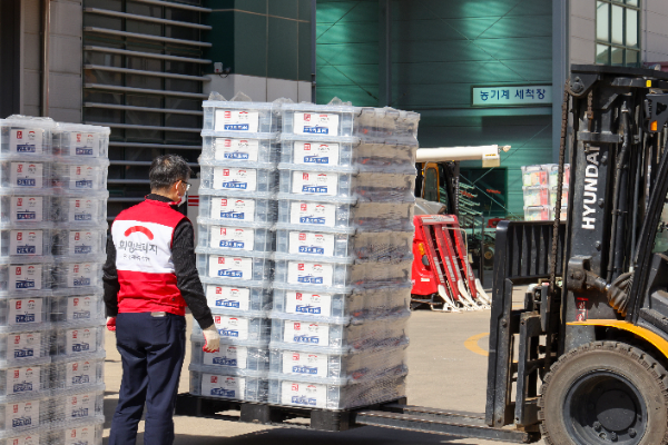 유니클로, 희망브리지에 성금 2억원 기부