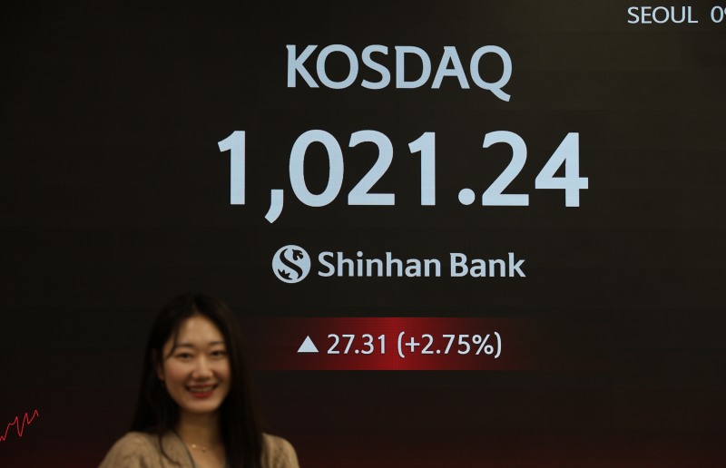 26일 코스닥 1000 돌파 신한은행 본점 현황판 사진./신한은행