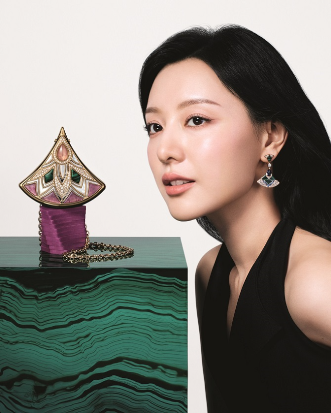 불가리가 브랜드의 오랜 유산과 문화적 상징을 현대적으로 재해석한 ‘불가리 아이콘즈 미노디에르(BVLGARI ICONS MINAUDIÈRE)’ 컬렉션을 공개했다.