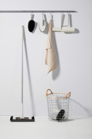 신세계까사의 ‘자주(JAJU)’가 새해를 맞아 청소용품 부문에서 1월 매출이 전월 대비 33% 신장했다고 27일 밝혔다. 사진은 자주의 청소용품 베스트셀러 ‘모듈형 청소도구’ 시리즈. (사진 출처 = 신세계까사)