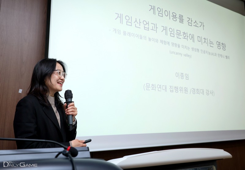 생성형 AI에 대해 "정성이라는 문화적 가치가 훼손되지 않는 완성도가 기준이 돼야 한다"는 의견을 냈다.