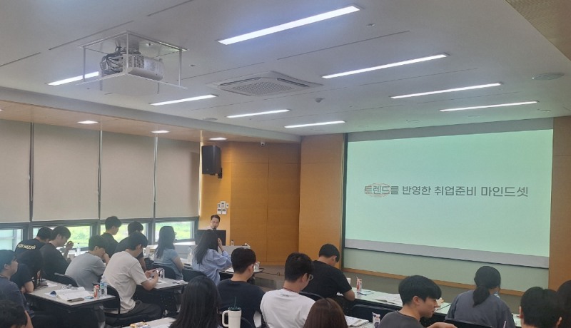 정대웅 잡앤킬 교수 “채용 떨어지는 이유는 당신 때문 아닐 수도 있다”