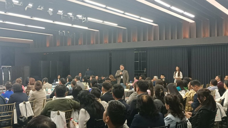 신임 이사회 이사 D. Todnyam