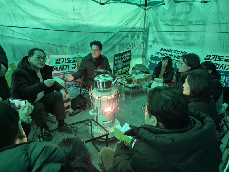 기간제 사서교사 경력 인정 해결 촉구 천막 농성장 방문