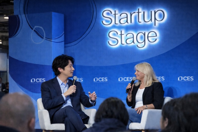 임병육 패스트트랙투원 브랜드 마케팅 총괄이사(왼쪽)