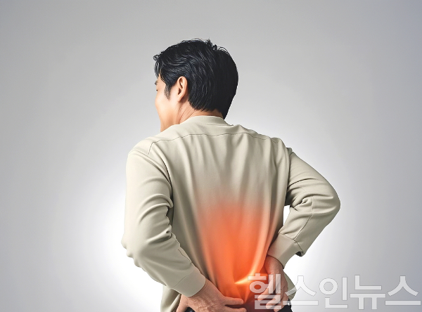 허리디스크와 척추협착증은 비슷한 통증을 보이지만 원인과 통증 양상, 관리 방법이 달라 구분이 필요하다. (사진 제공=클립아트코리아)