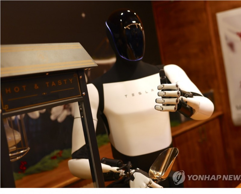 테슬라의 휴머노이드 로봇 옵티머스. 사진=EPA, 연합뉴스