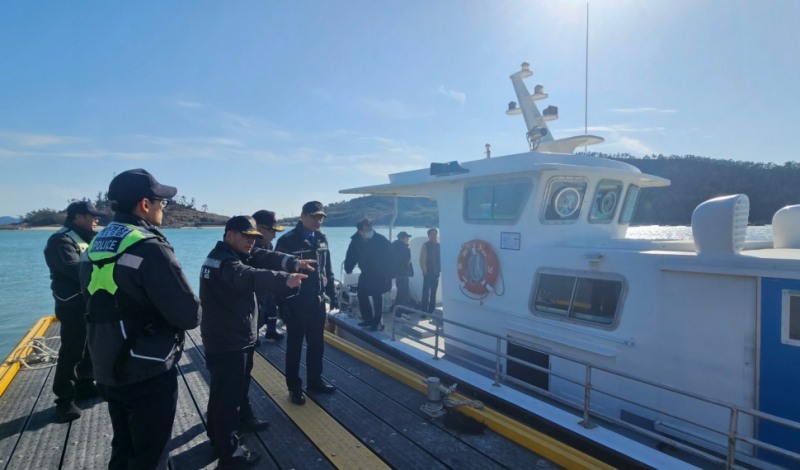 설 연휴 대비 도선 점검 (사진제공=완도해양경찰)