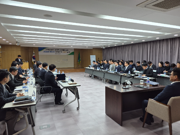 NH농협캐피탈 장종환 대표이사(오른쪽 아래)가 1월 28일, 여의도 본사에서 2026년 신년 경영전략회의를 주재하고 있다.