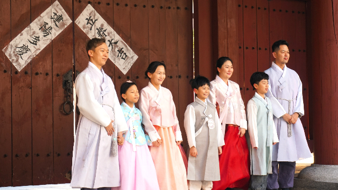 남산골한옥마을 입춘첩 시연 참고 사진. (사진제공=남산골한옥마을)