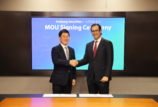 지난 2일 서울 서초구 삼성증권 본사에서 삼성증권 박종문 사장(사진 왼쪽)과 아폴로 존 지토(John Zito) 공동대표가 참석해 전략적 업무협약을 진행했다