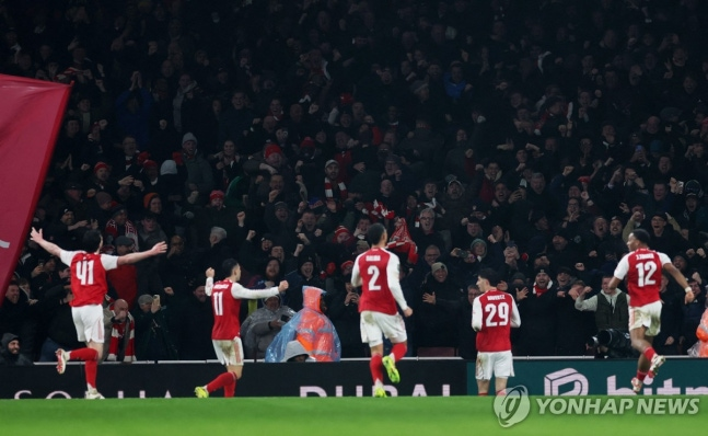 환호하는 아스널 선수들. / 사진=연합뉴스