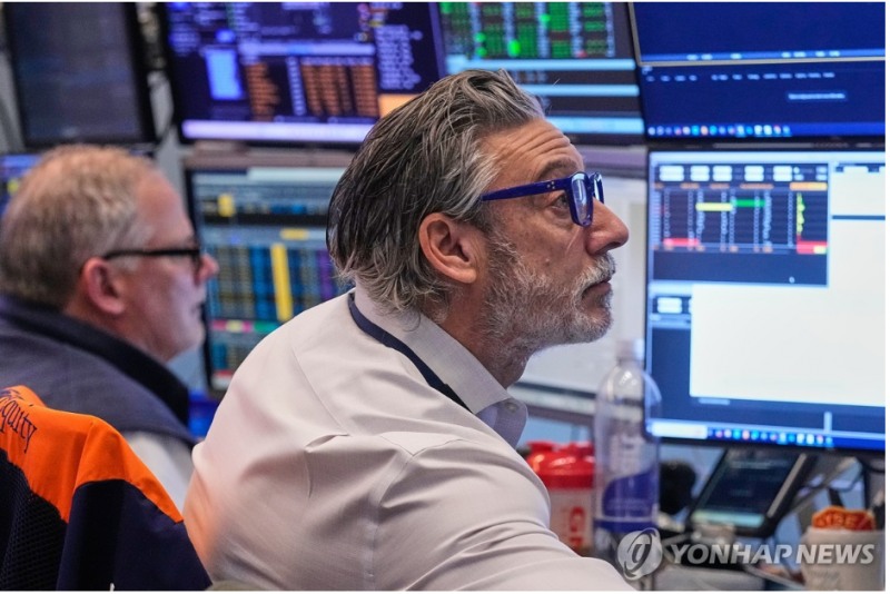 뉴욕증시는 4일(현지시간) 반도체주에 차익실현 매물이 쏟아진 반면 가치와 경기민감주로 이동하는 로테이션 양샹을 보였다. 사진=AP, 연합뉴스