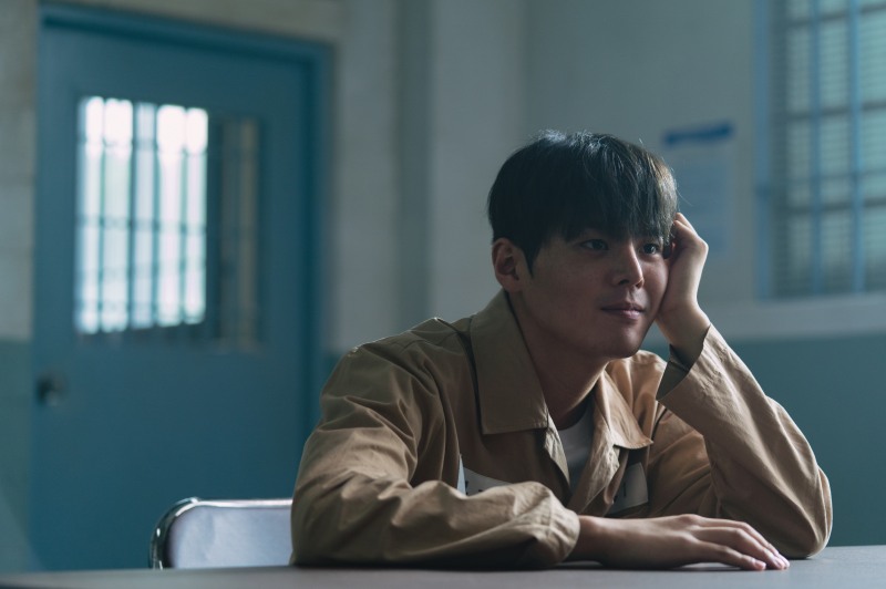 ‘블러디 플라워’, 1~2화로 증명한 몰입형 스릴러…다음 화를 기다리게 만드는 법정 대결 시작