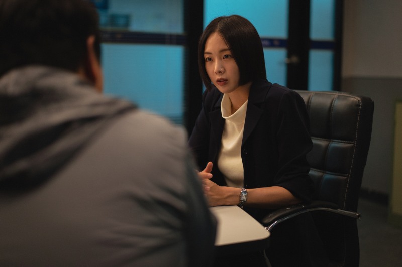 ‘블러디 플라워’, 1~2화로 증명한 몰입형 스릴러…다음 화를 기다리게 만드는 법정 대결 시작