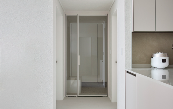 (이미지 제공=한샘) 프리미엄 중문 신제품 ‘알토 양방향 스윙’