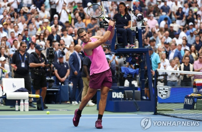 2025년 US오픈에서 승리 후 골프 스윙 세리머니를 하는 알카라스 / 사진=연합뉴스