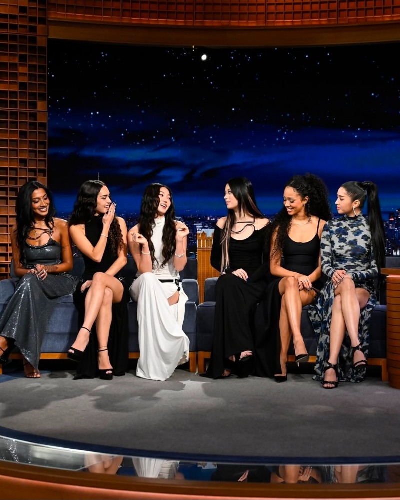 캣츠아이, 美 ‘지미 팰런쇼’ 홀렸다…그래미 후기 등 재치 있는 입담 뽐내