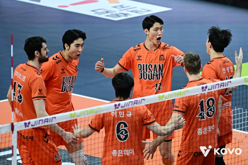 OK저축은행, 삼성화재 3-0 셧아웃 승…KB 제치고 4위 도약