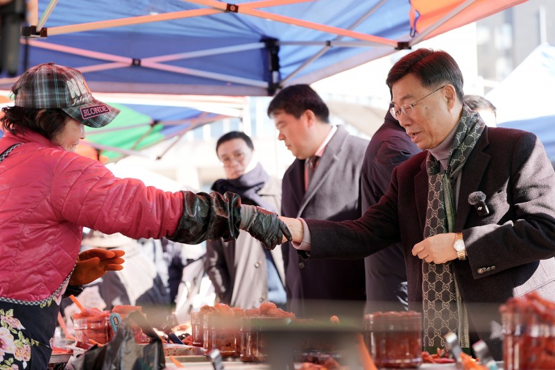 신상진 성남시장, 9일 설 앞두고 모란민속5일장 방문