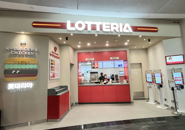 싱가포르 롯데리아 1호점 주얼 창이 공항점 내부 전경