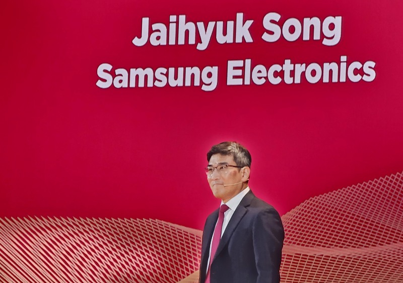 송재혁 삼성전자 최고기술책임자(CTO) 사장이 11일 서울 강남구 코엑스에서 열린 '세미콘코리아 2026'에서 기조연설을 하고 있다. / 사진=연합뉴스