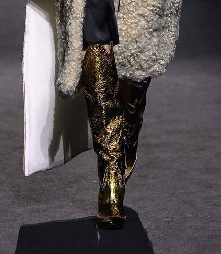 엘노어×두칸, 서울패션위크 2026 F/W 무대서 아트슈즈 공개