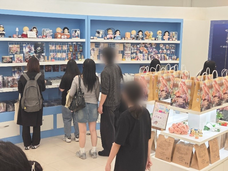 디씨씨이엔티(DCCENT) 웹툰 ‘이 결혼은 어차피 망하게 되어 있다’ 팝업 이미지 (사진=디씨씨이엔티 제공)