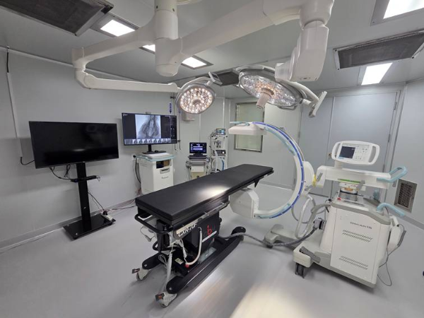 코아스템켐온은 2026년부터 2032년까지 7년간 총 9408억 원을 투입하는 ‘범부처 첨단 의료기기 연구개발사업’에 대응하기 위해 최첨단 수술실을 신규 준공했다. (사진 제공=코아스템켐온)